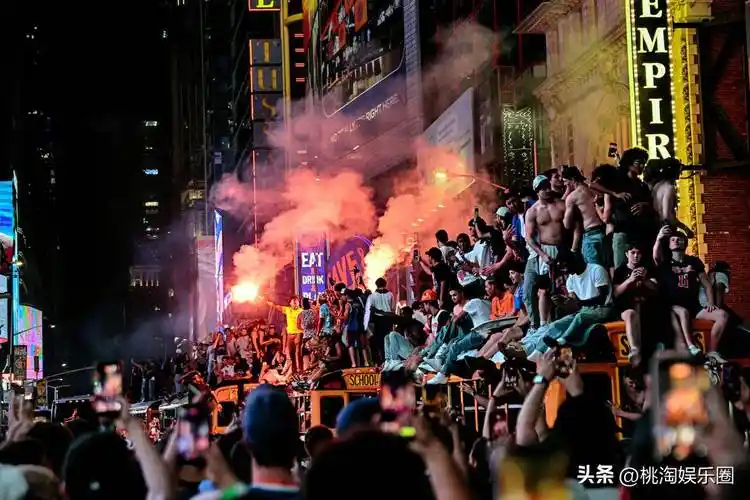 尼克斯夺冠游行引爆纽约 世界杯之外篮球盛宴暗藏东区争冠密码
